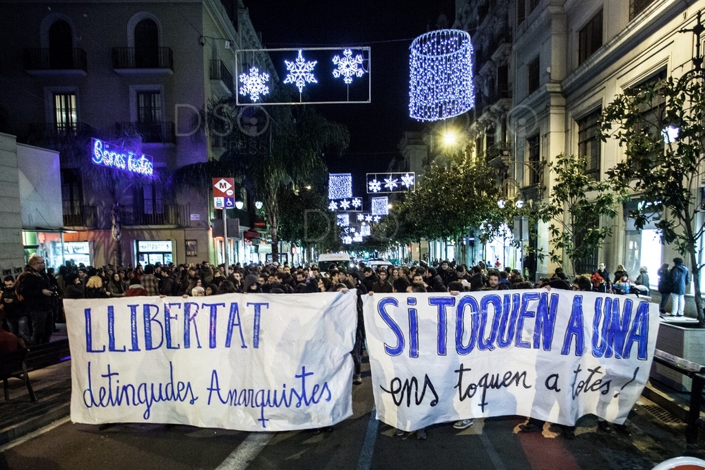 Manifestación en Brcelona en solidaridad con los anarquistas detenidos